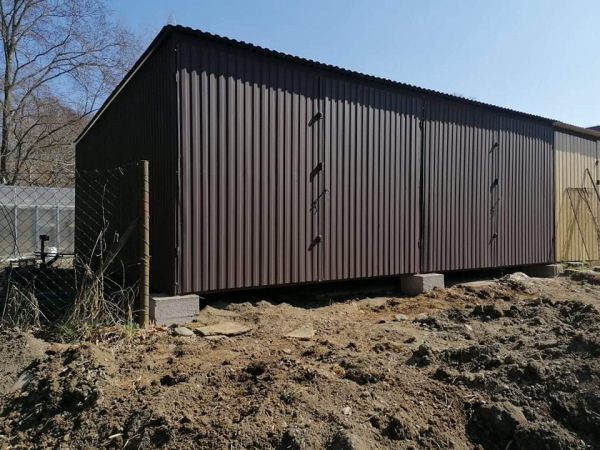 Plechová garáž 2. triedy 6×5 m – veľký úložný a garážový priestor 2