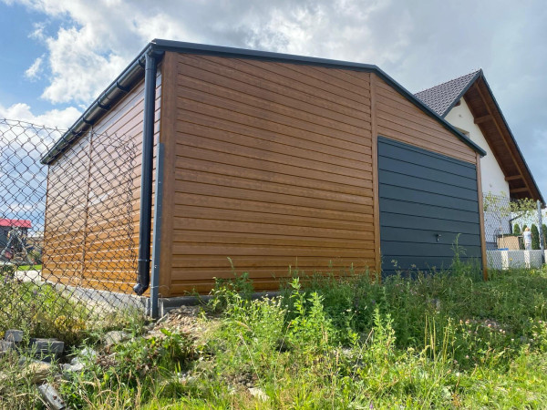 Plechová montovaná garáž 6×6 m – Zlatý dub & antracit 3