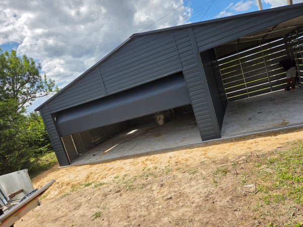 Prémiová segmentová garáž 9×5,8 m s bočným prístreškom – grafit BTX7016 3