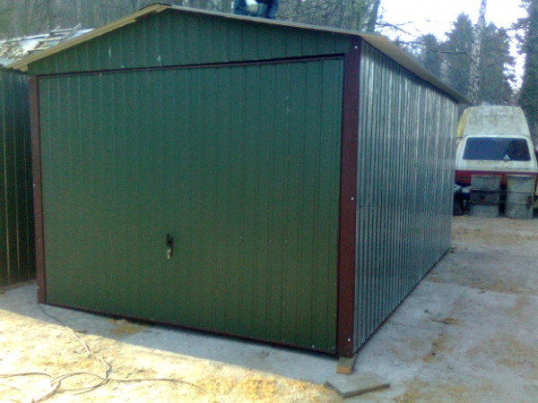 Plechová garáž 3x5 m – sedlová strecha | RAL6020 zelená 1