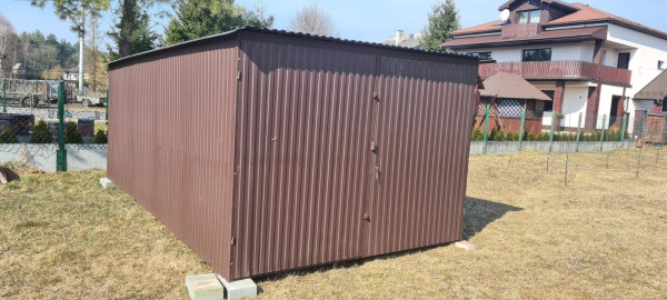 Plechová garáž 2. triedy 3×5 m – cenovo dostupná garáž na pozemok 2