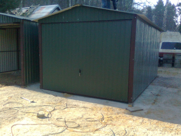 Plechová garáž 3x5 m – sedlová strecha | RAL6020 zelená